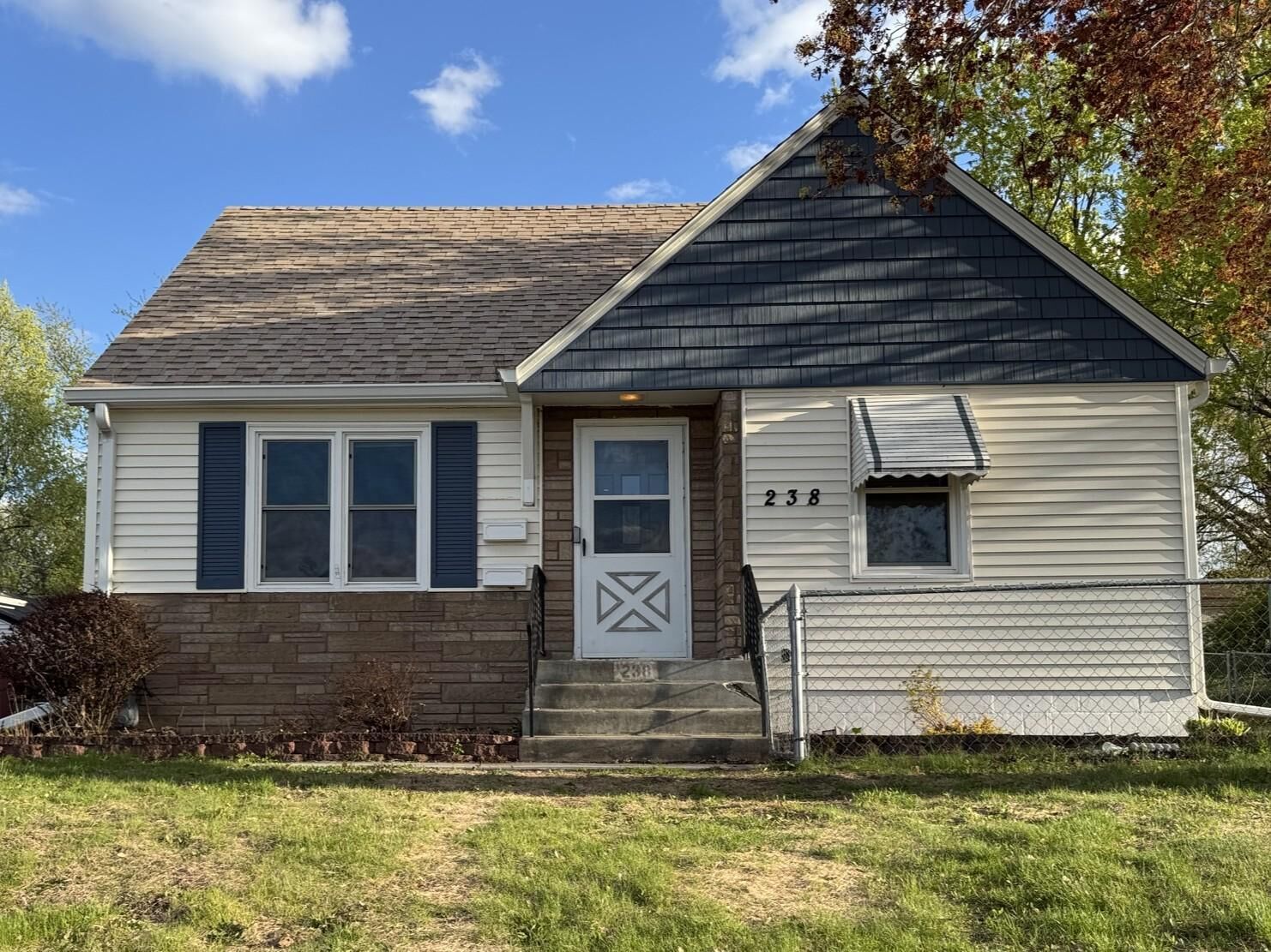Property Photo:  238 Macarthur Street E  MN 55075 