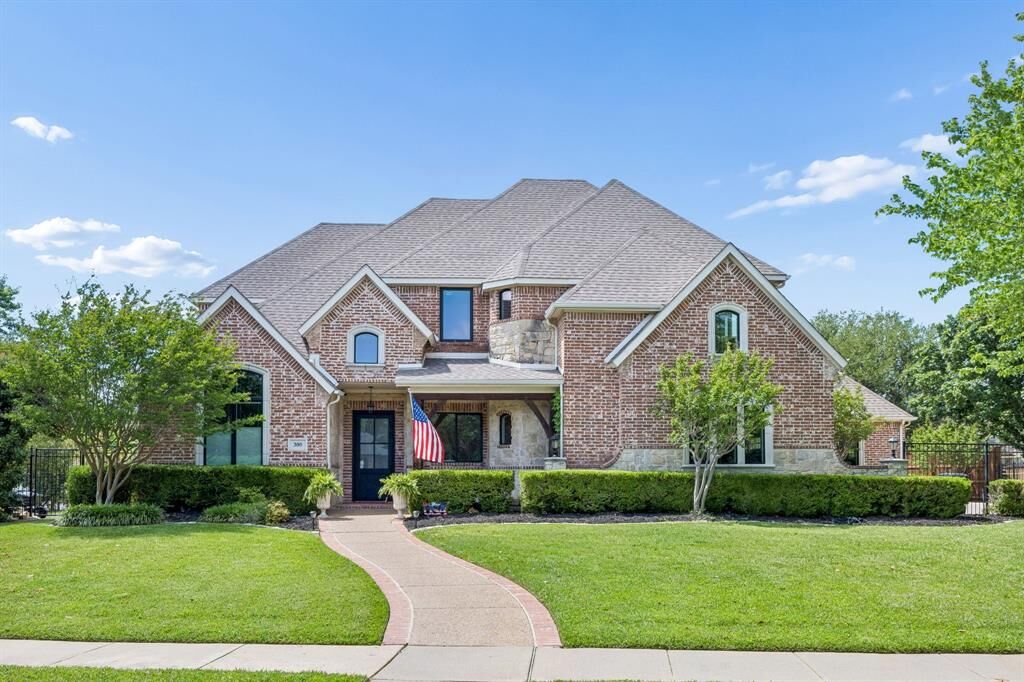 Property Photo:  300 Foxborough Lane  TX 76092 
