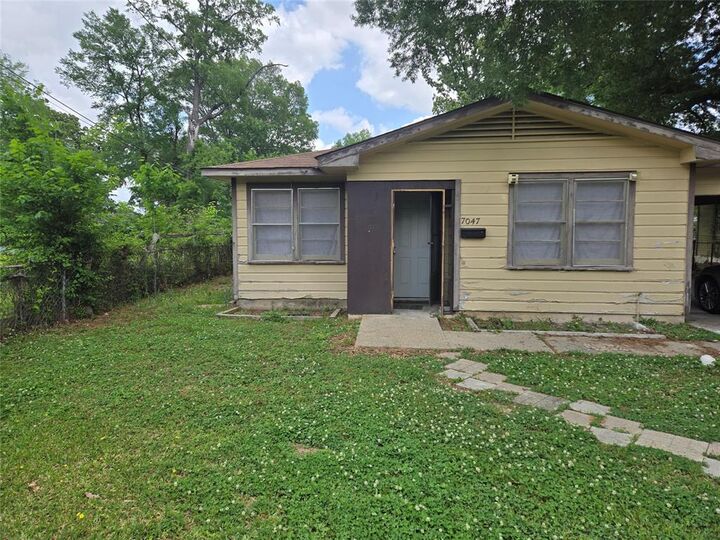 Property Photo:  7047 Suntan Street  LA 71108 