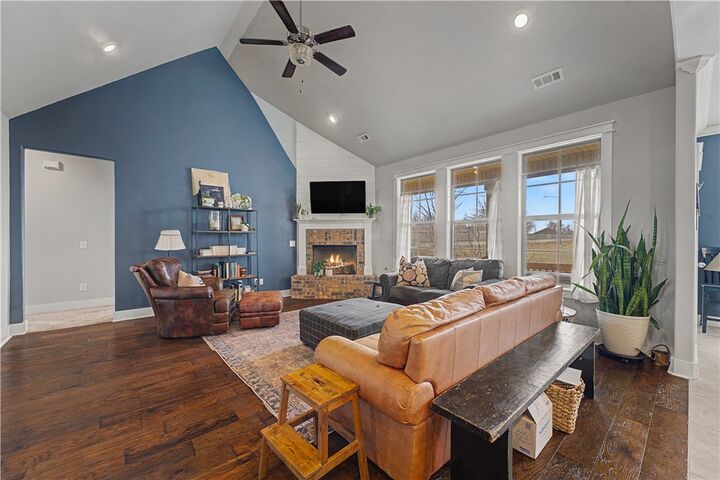 Property Photo:  908 Fallon Street  AR 72761 