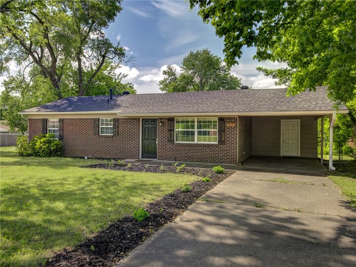 Property Photo:  2101 Sycamore Place  AR 72762 