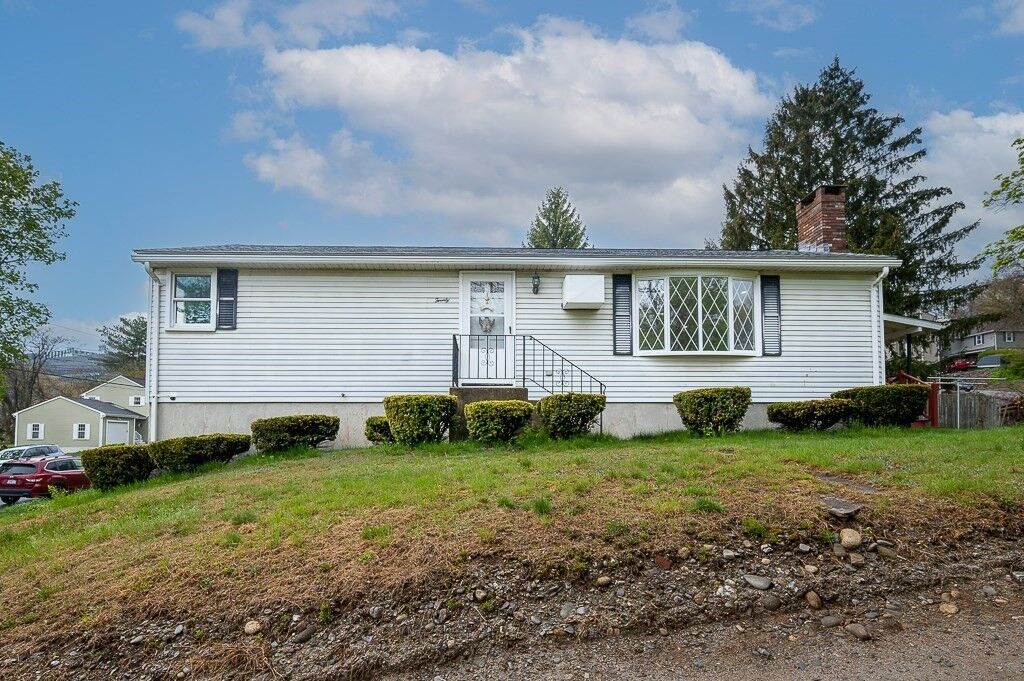 Property Photo:  20 Winneconnett Road 20  MA 01605 