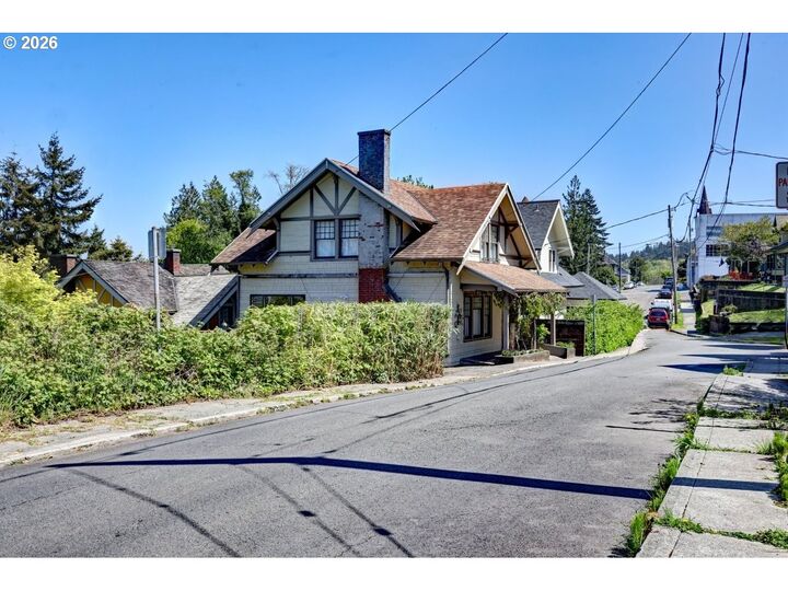 Property Photo:  1244 Grand Ave  OR 97103 