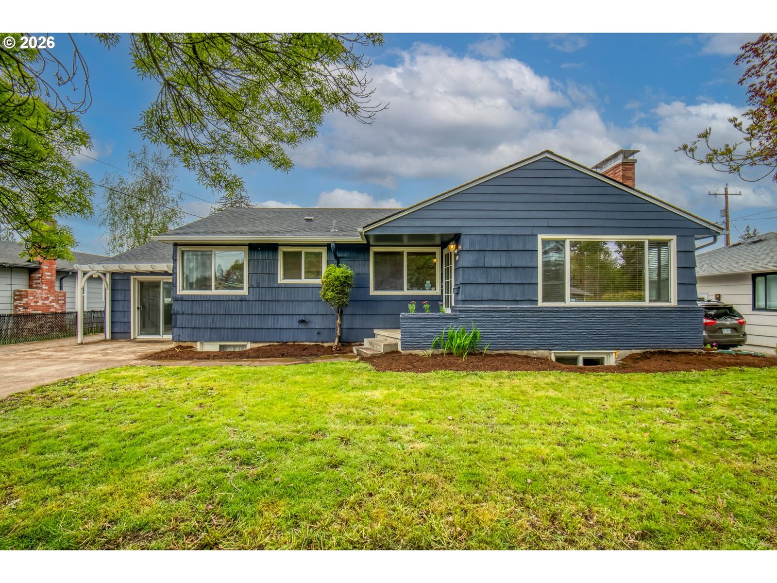 Property Photo:  6415 SE 43rd Ave  OR 97206 
