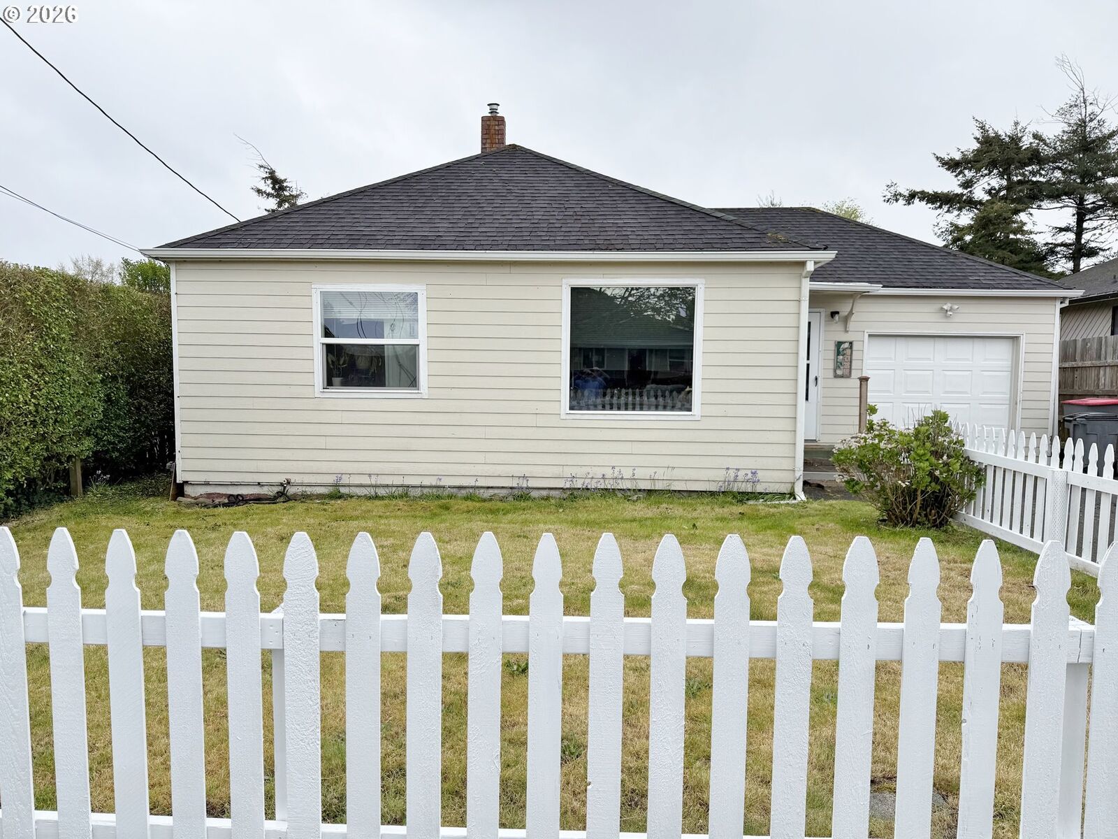 Property Photo:  1021 4th Ave  OR 97138 
