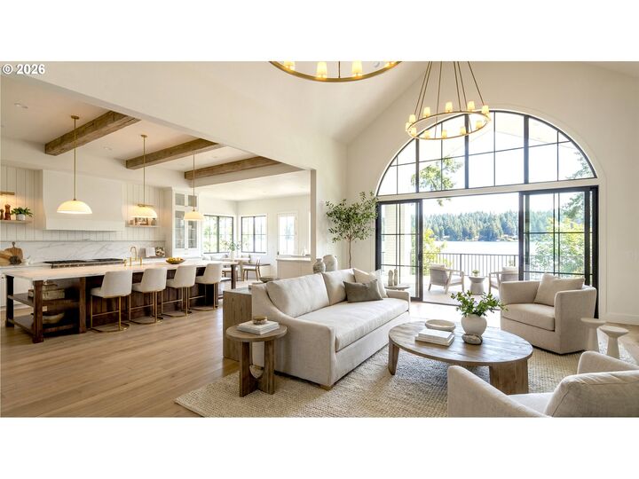Property Photo:  843 Terrace Dr  OR 97034 