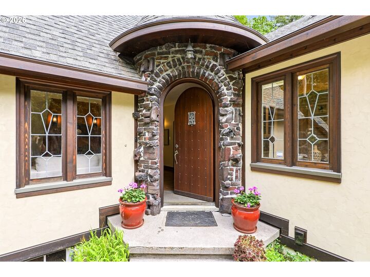 Property Photo:  6164 SW Capitol Hwy  OR 97239 