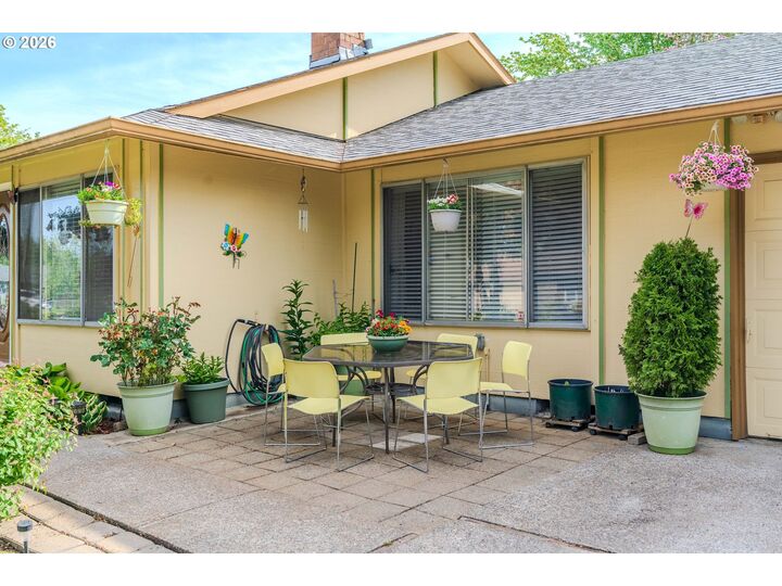 Property Photo:  1926 NE Vista Ave  OR 97030 