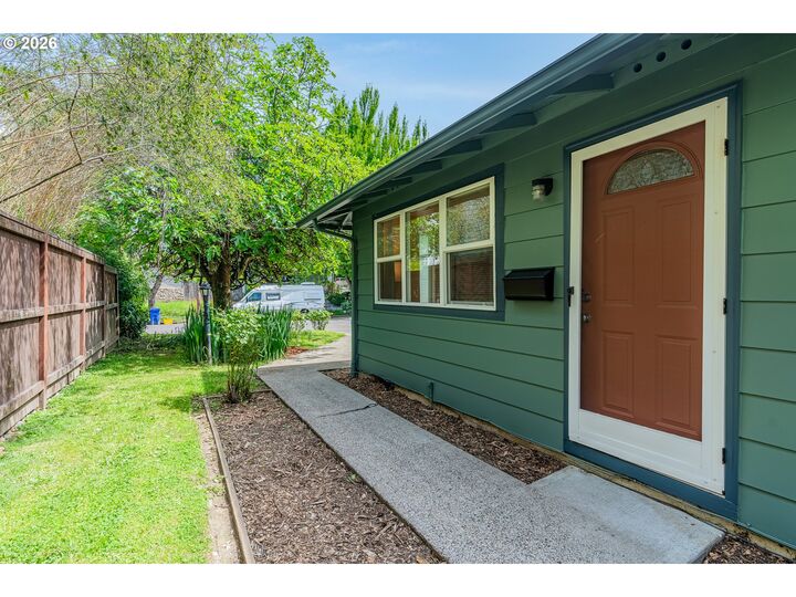 Property Photo:  2913/2915 SE 19th Ave  OR 97202 