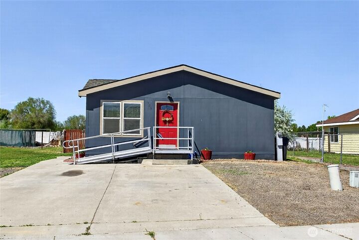 Property Photo:  520  New Gate Drive  WA 99350 