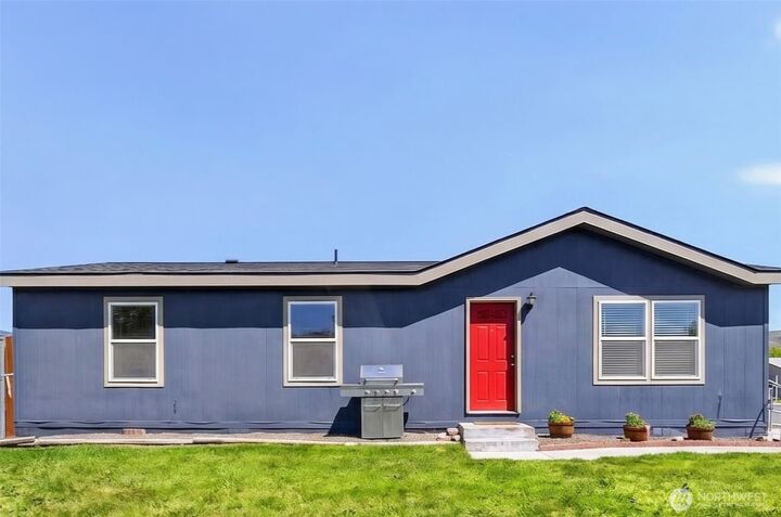 Property Photo: 520 New Gate Drive WA 99350
