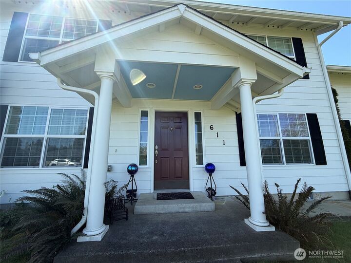 Property Photo:  611  Andrews Avenue  WA 98537 