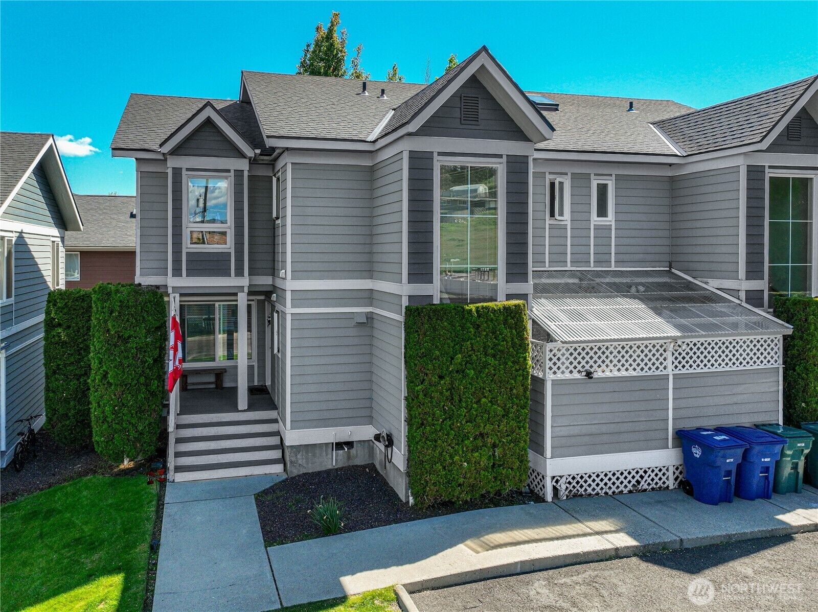 Property Photo:  433 W Webster Avenue  WA 98816 