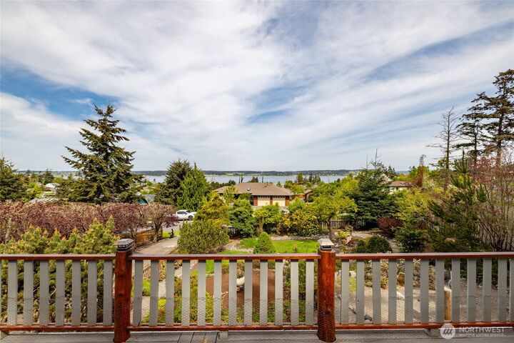 Property Photo:  615 NE 4th Street  WA 98239 