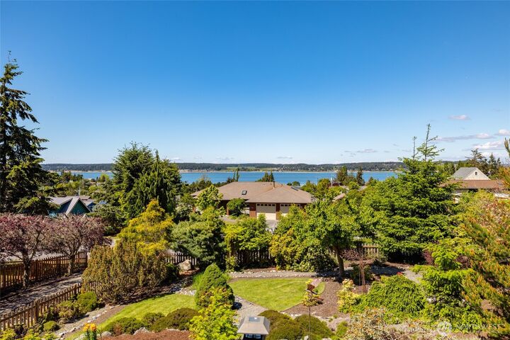 Property Photo:  615 NE 4th Street  WA 98239 