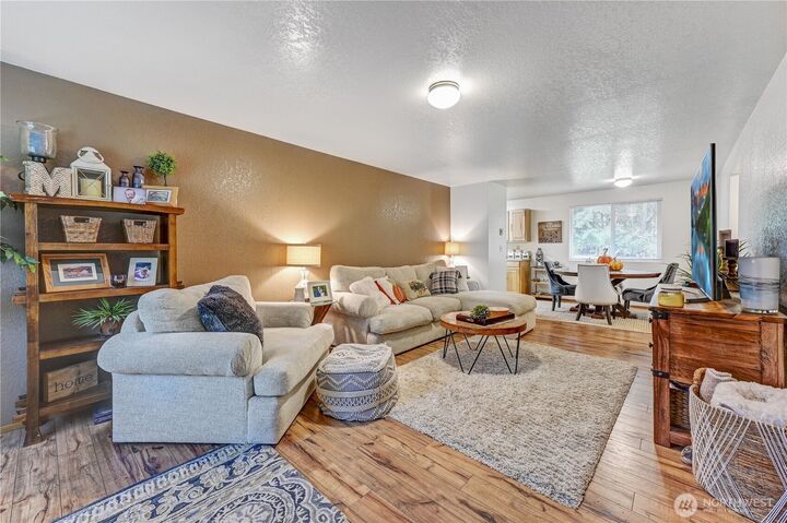 Property Photo:  22423  95th Avenue SE B  WA 98077 