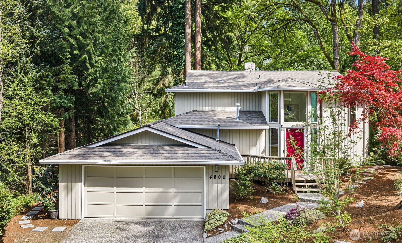 Property Photo:  4800  152nd Place SE  WA 98006 