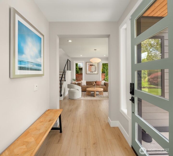 Property Photo:  635  17th Avenue W  WA 98033 