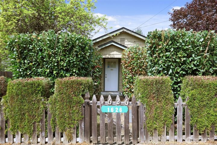 Property Photo:  1626  Bigelow Avenue NE  WA 98506 