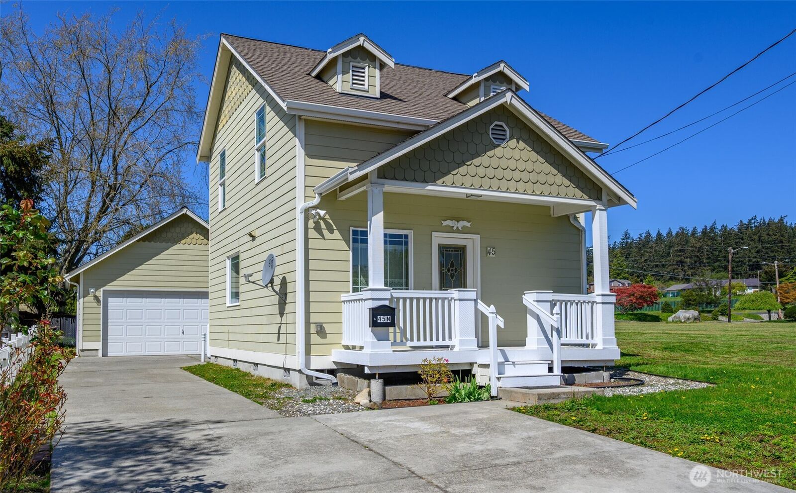 Property Photo:  45 N Oak Harbor Street  WA 98277 