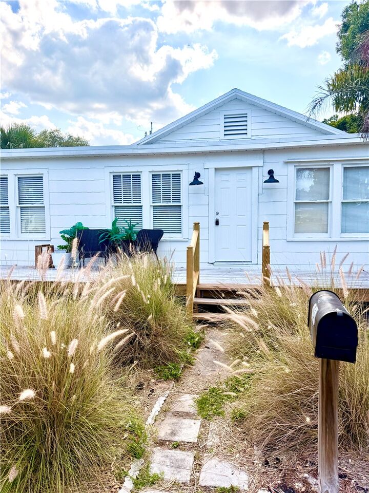 Property Photo:  2047 38th Avenue  FL 32960 