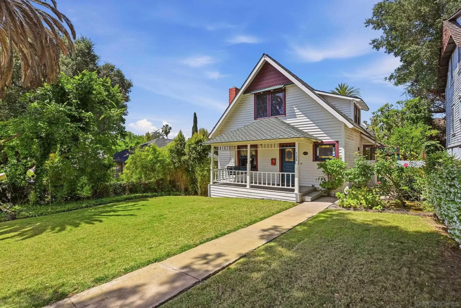 Property Photo: 528 E 6th Ave. CA 92025