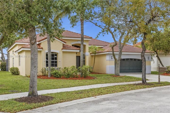 Property Photo:  727 Lake Blvd  FL 33326 