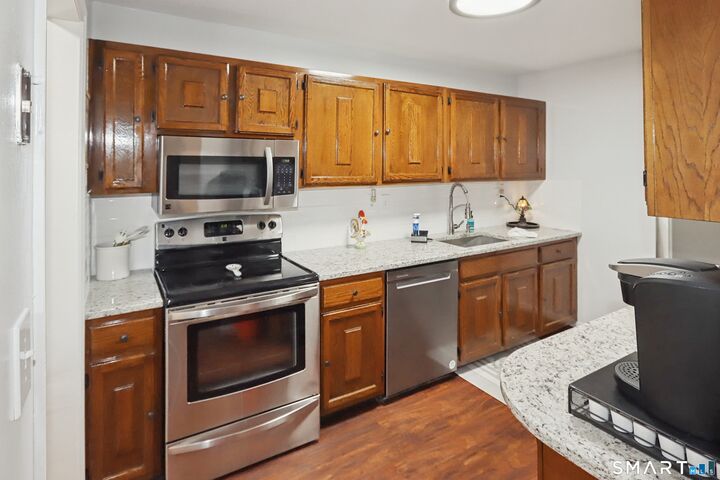 Property Photo:  140 Kane Street B9  CT 06119 