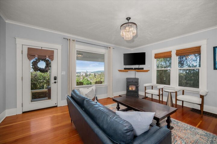 Property Photo: 1712 E Hartson Ave WA 99202
