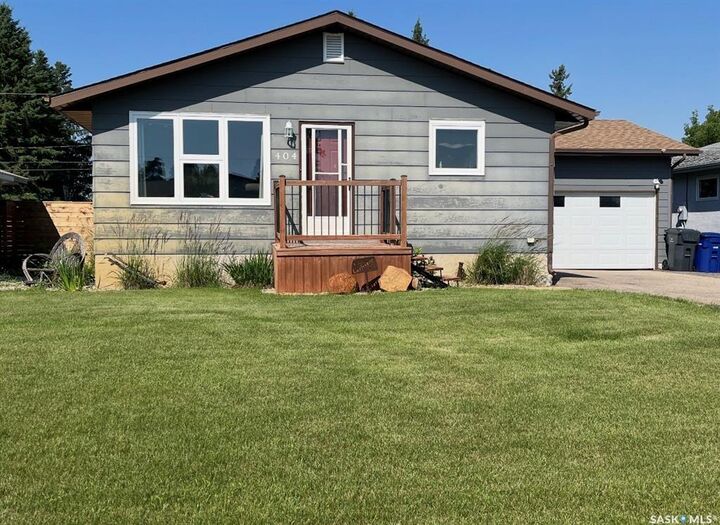 Property Photo: 404 5th Street N SK S0E 1E0