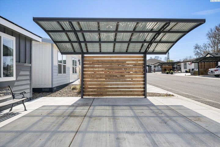 Property Photo:  1136 Harrison Pl  WA 99336 