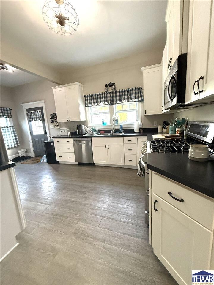 Property Photo: 554 S Court Street IN 47882