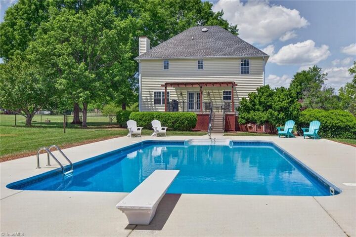 Property Photo: 252 Country Circle NC 27006