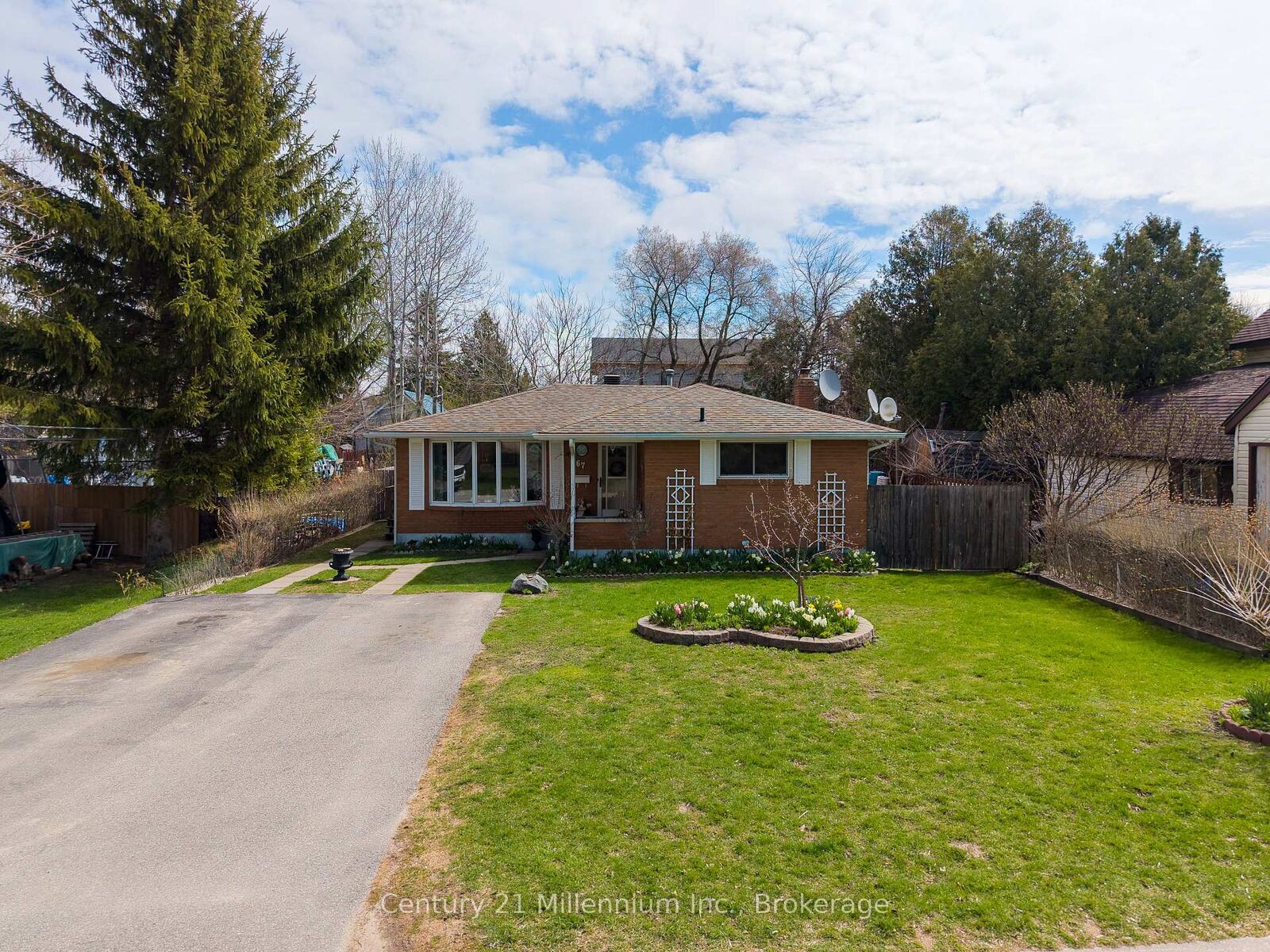 Photo de la propriété:  67 East Street E  ON L9Y 3W7 