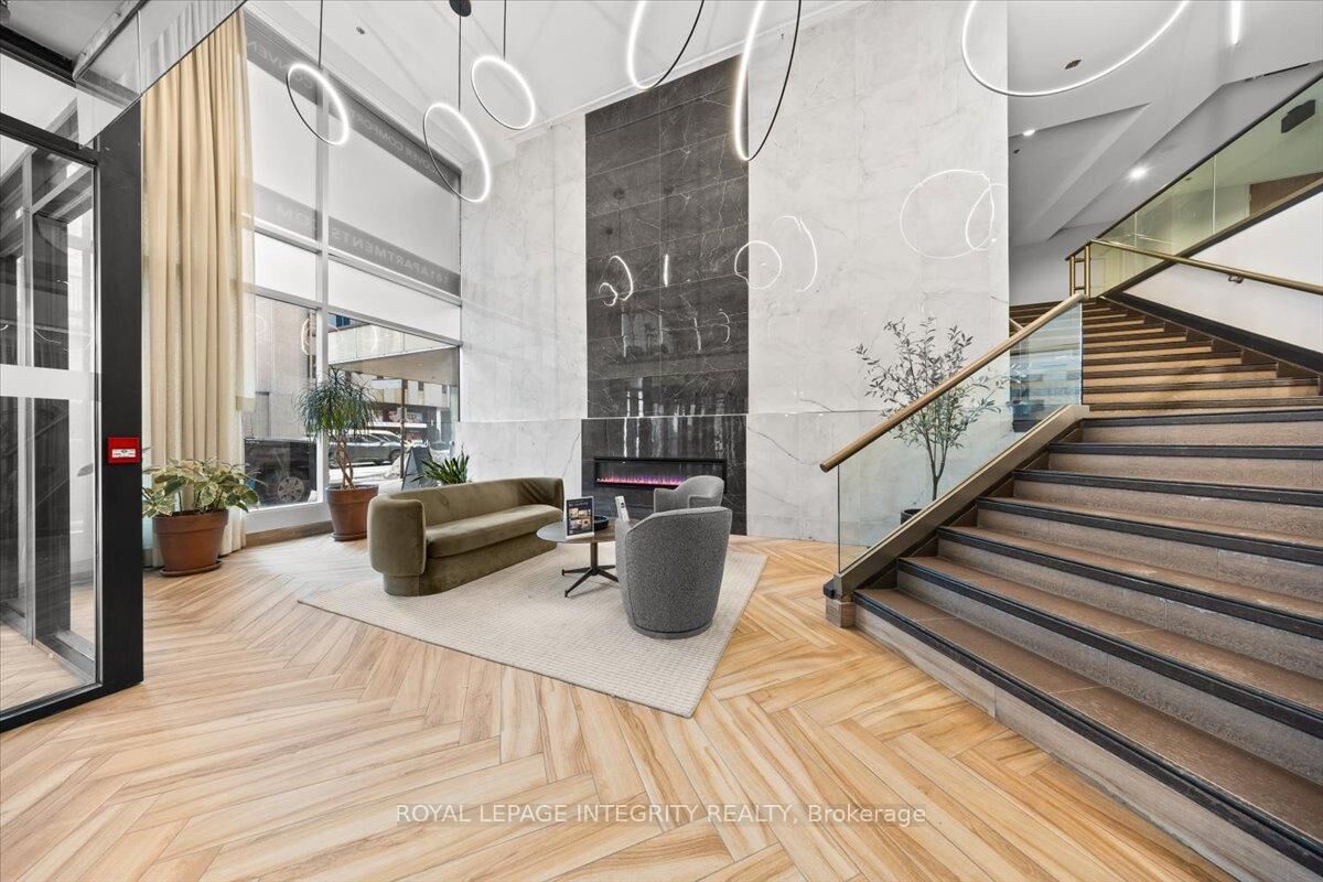 Property Photo: 161 Laurier Avenue W 909 ON K1P 5J2