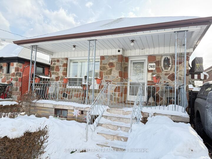Property Photo:  748 Vaughan Road  ON M6E 2Z2 