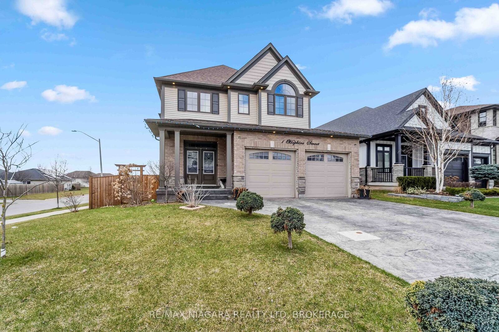 Property Photo: 1 Hopkins Street ON L2V 0E6