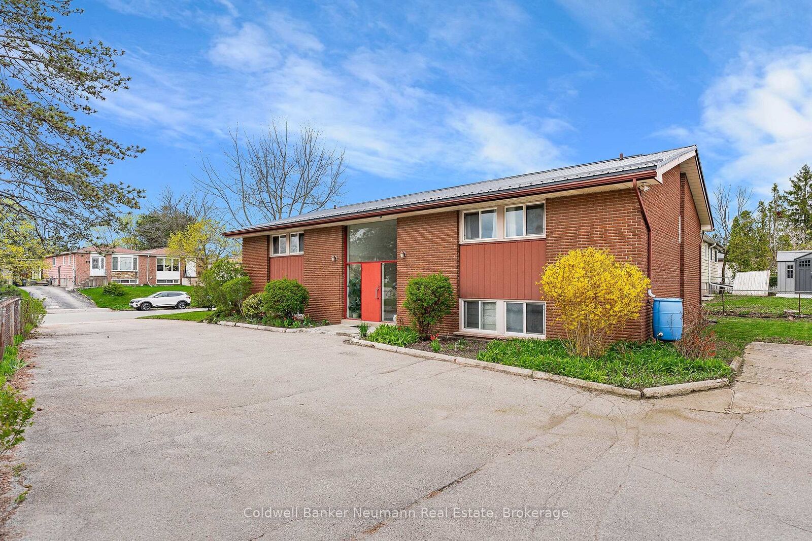 Property Photo:  111 Conroy Crescent  ON N1G 2V5 