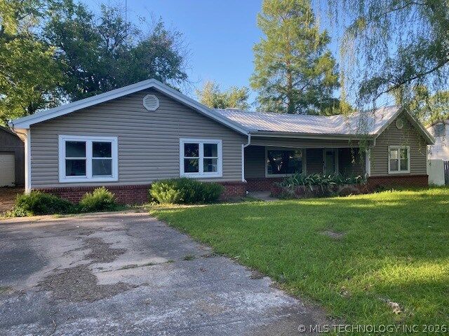 Property Photo:  2216 Sallie Street  OK 74403 