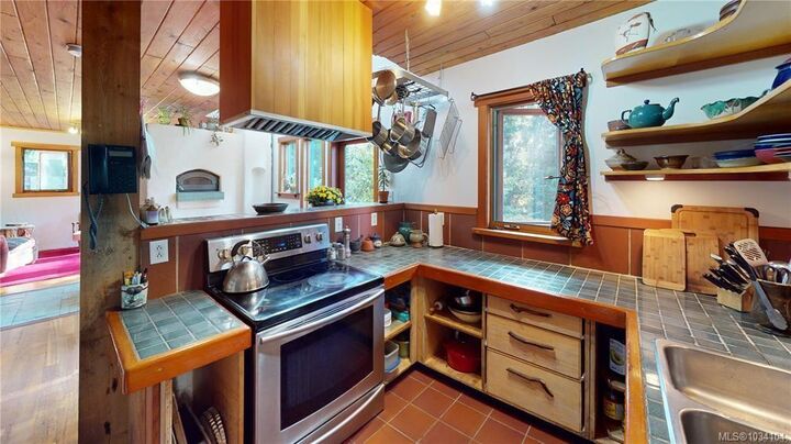 Property Photo: 948 Harrison Way BC V0R 1X2