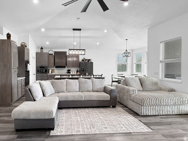 Property Photo: 365 N 100 E UT 84523
