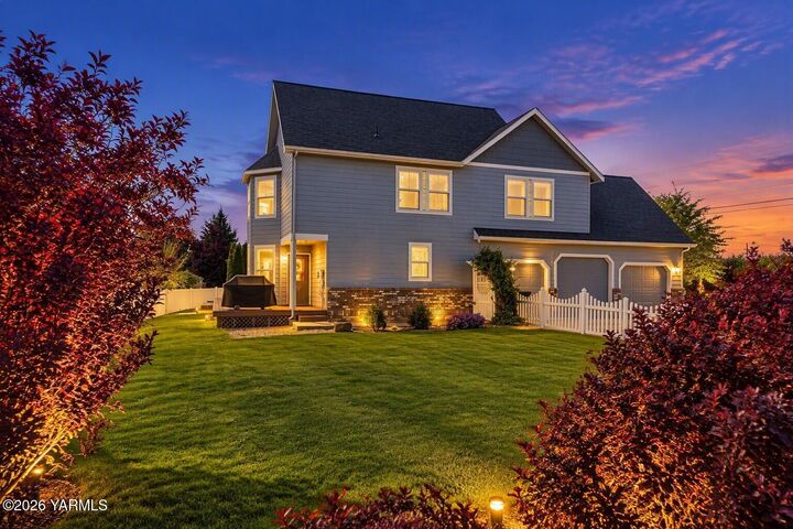 Property Photo: 7904 Easy St WA 98903