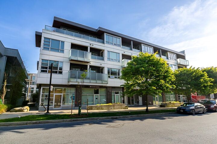 Property Photo: 711 W 14th Street 204 BC V7M 3E8