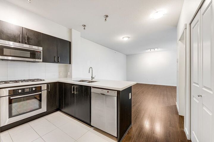 Property Photo: 3133 Riverwalk Avenue 422 BC V5S 0A7