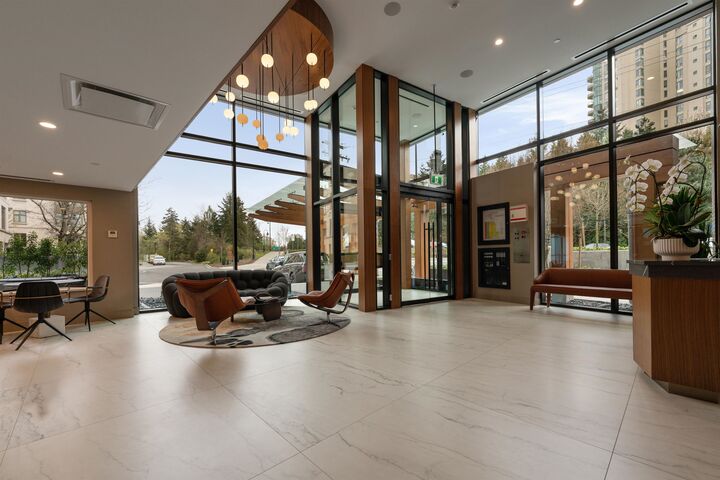Property Photo: 423 6th Street 305 BC V7T 0A1