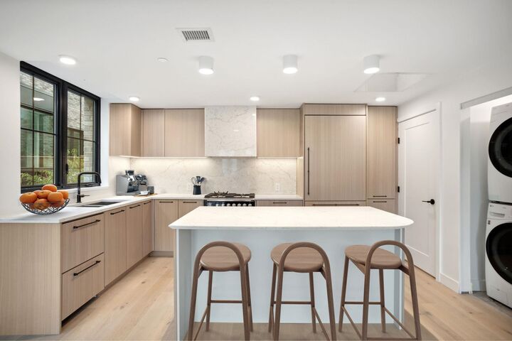 Property Photo: 157 W King Edward Avenue 101 BC V5Y 2H8