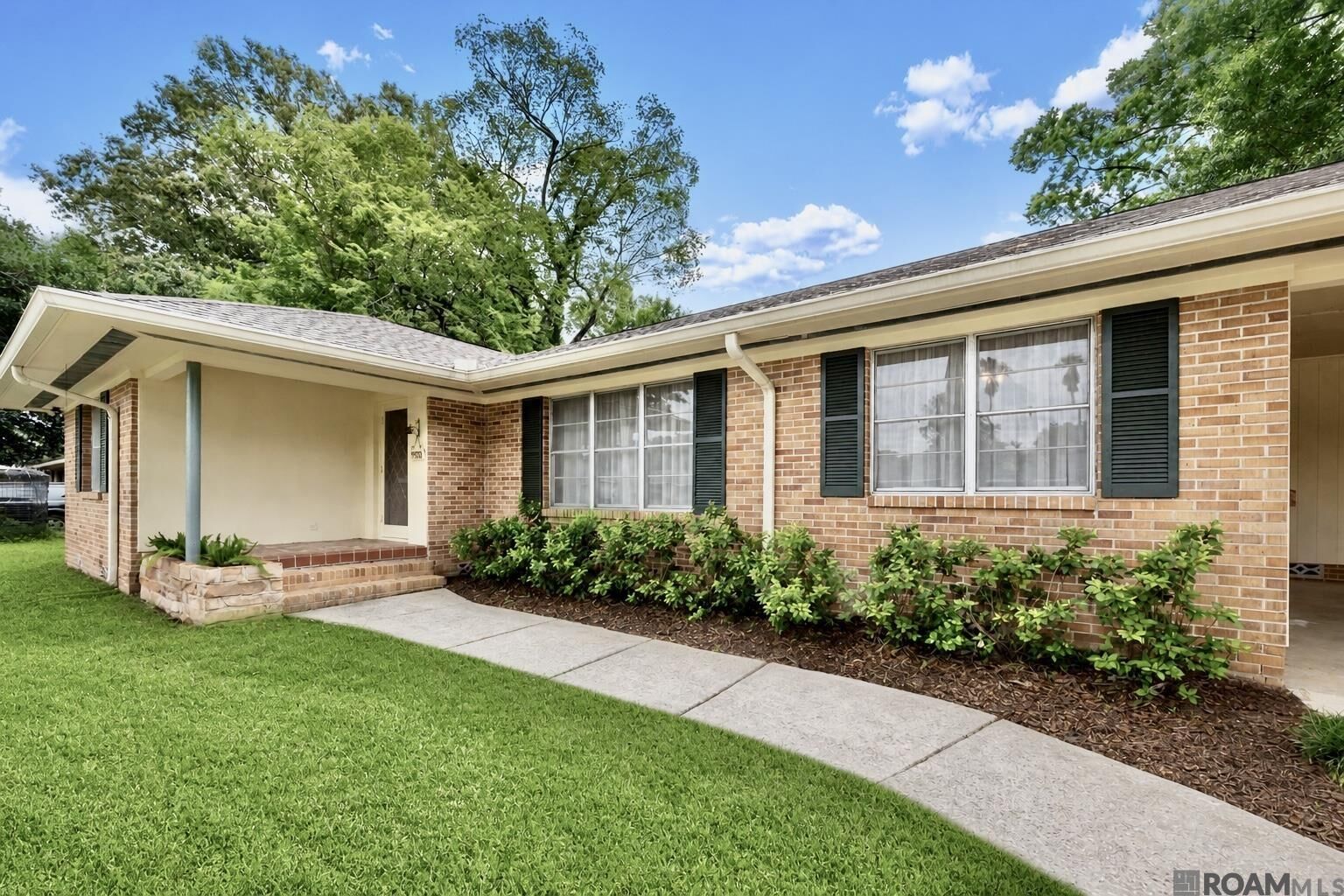 Property Photo:  9372 Woodbine Dr  LA 70815 