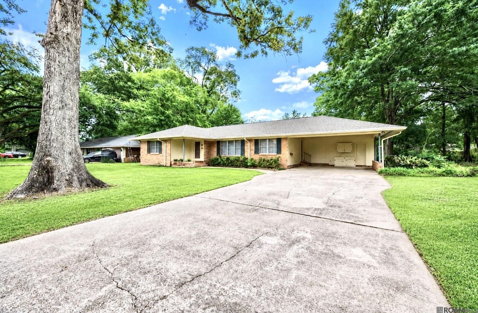Property Photo: 9372 Woodbine Dr LA 70815
