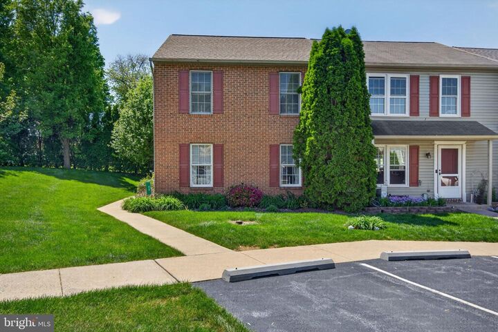 Property Photo:  40 Battens Circle  PA 17540 