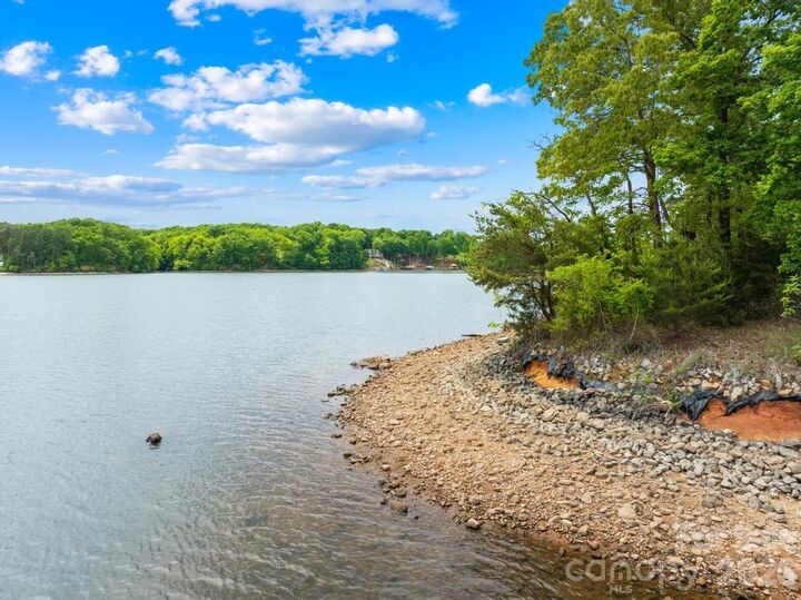 Property Photo: 265 S Harbor Watch Drive NC 28677